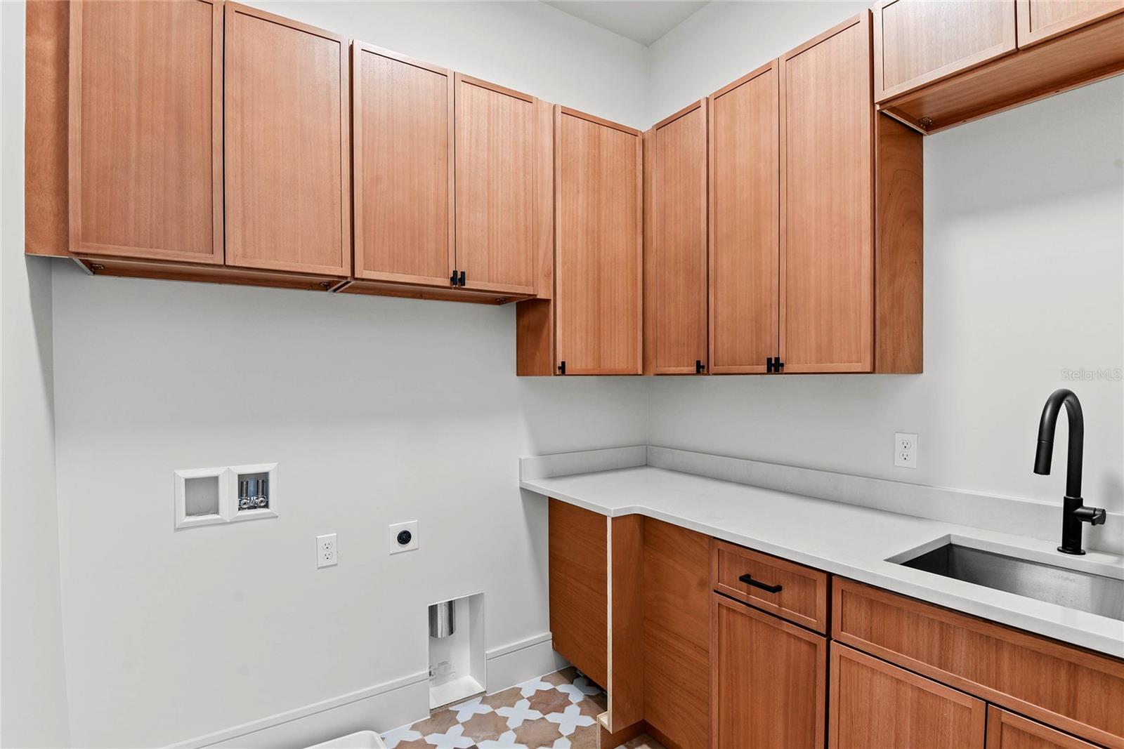 LAKE KILLARNEY SHORES - Residential