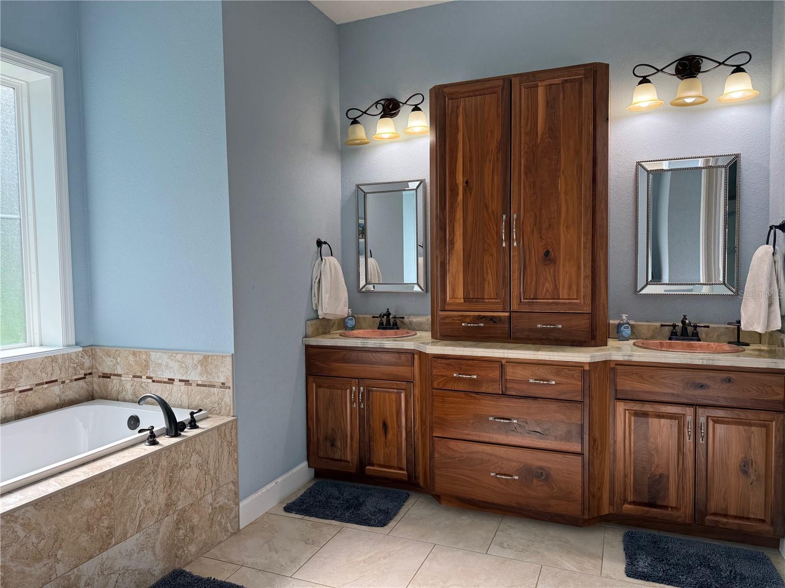 ASHLEY OAKS - Residential