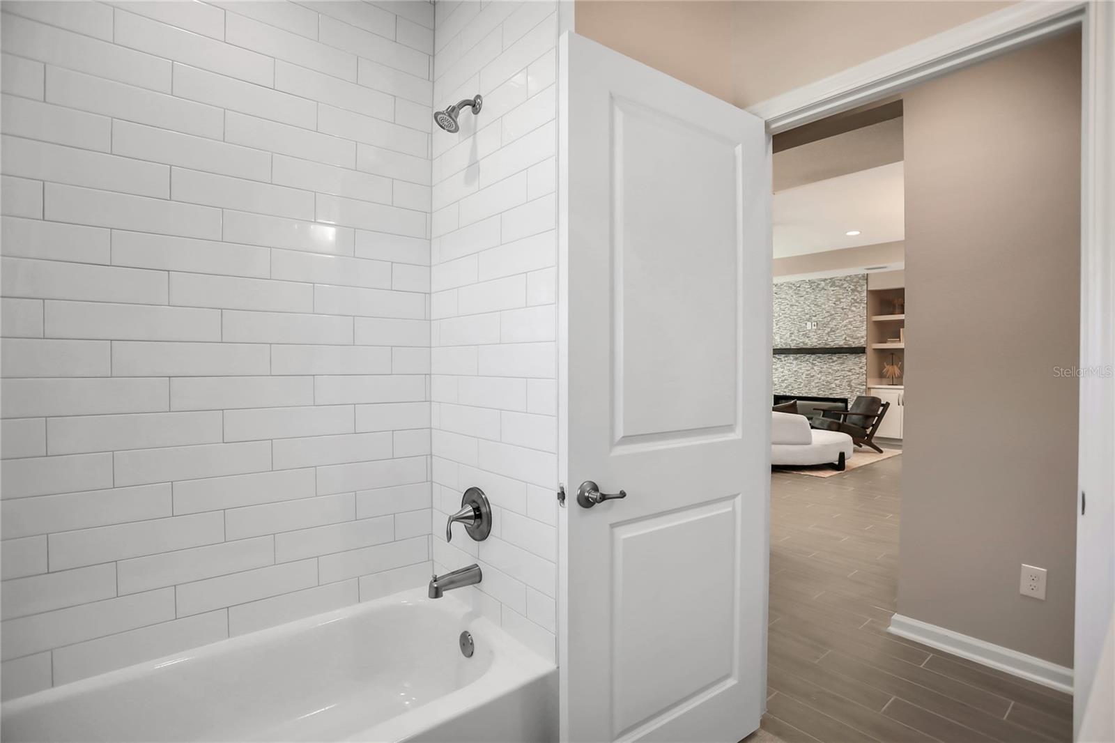 HOLLY LANDING SILVERLEAF - Residential