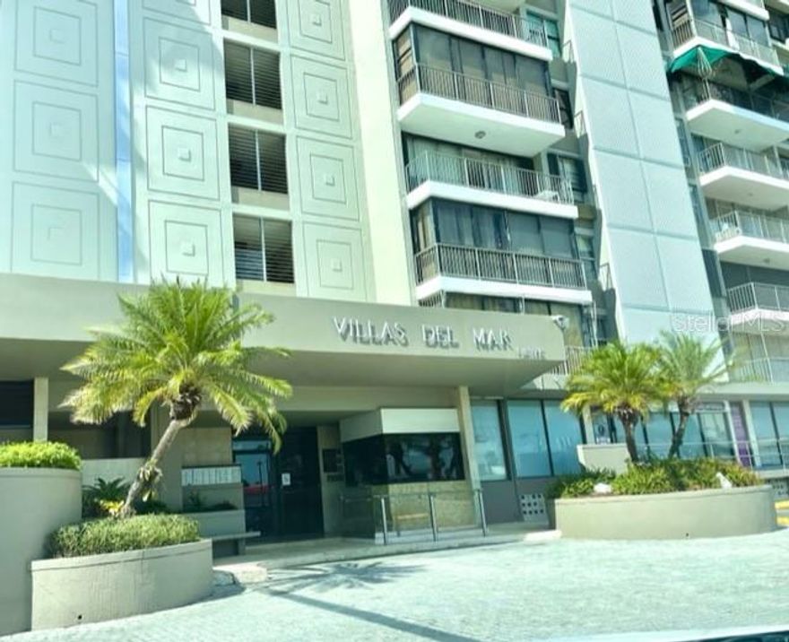 Spacious 3 bedrooms  and 2 bathrooms apartment . Ocean front view and city views . Corner unit , equipped , not remodeled but well kept and very nice layout. Includes ones assigned underground parking space. Building has direct access to the beach, beautiful gardens , gazebos, pool , gym and 24 hours security .