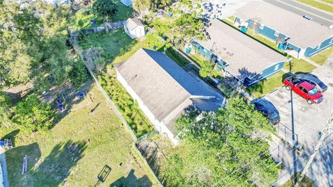 A home in LAKE WALES