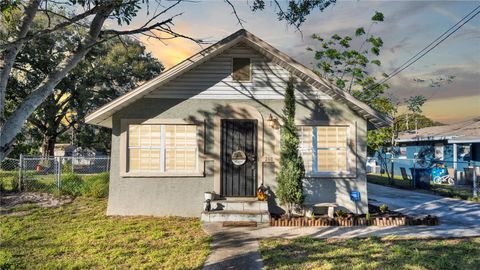 A home in LAKE WALES