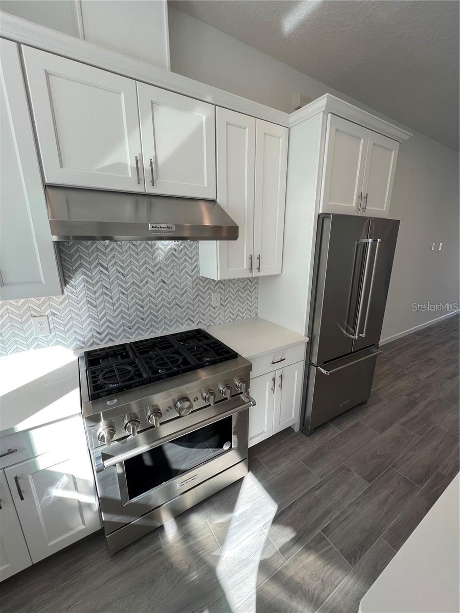 2257 VALENTINE ALLEY