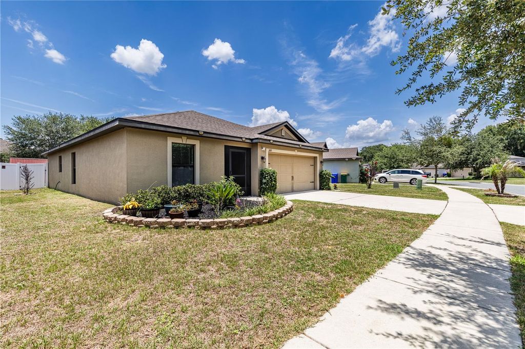 Photo of 2491 Bracknell Forest Trail, Tavares, FL 32778 (MLS # G5114021)