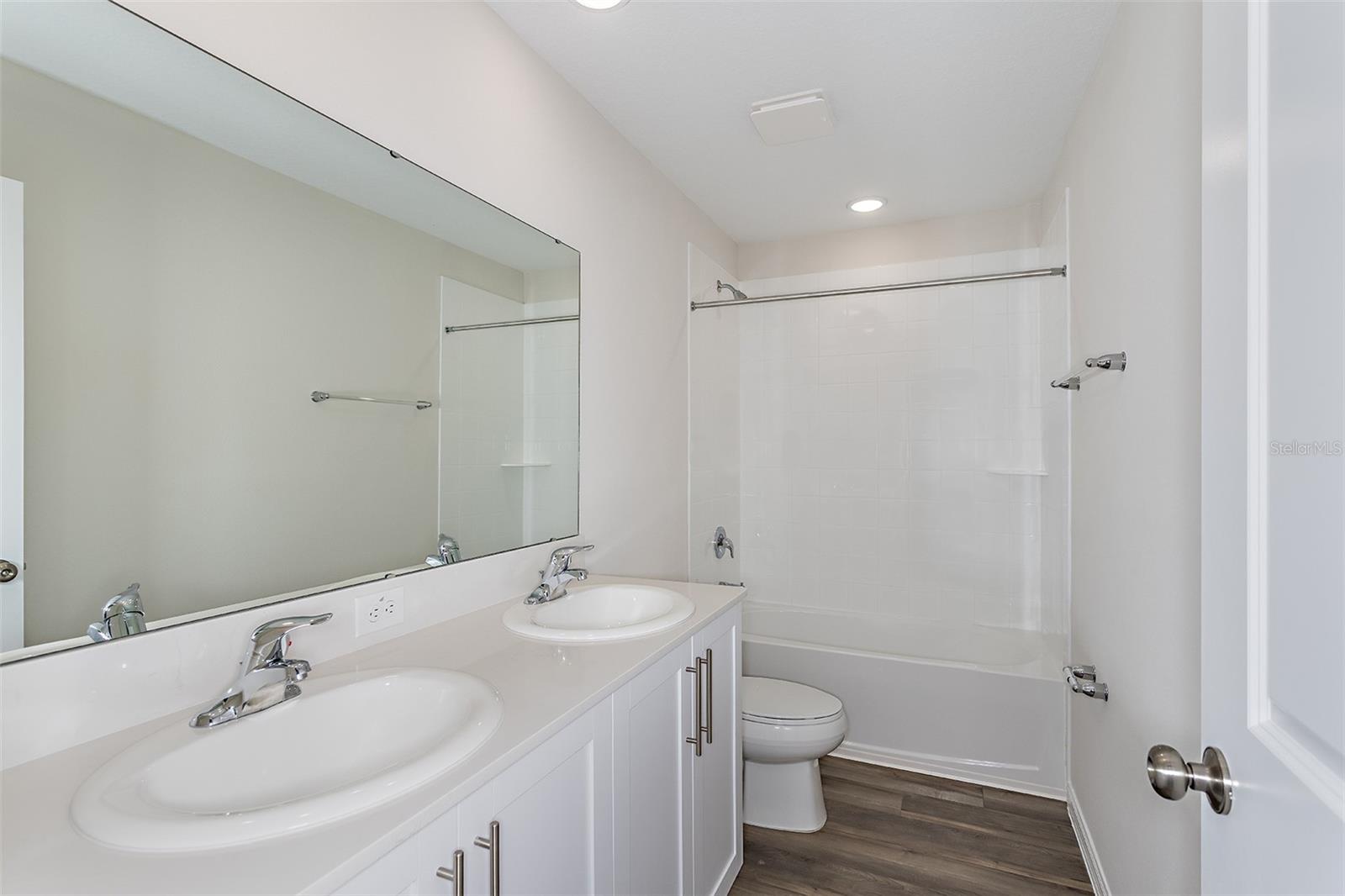 SCENIC TERRACE - Residential