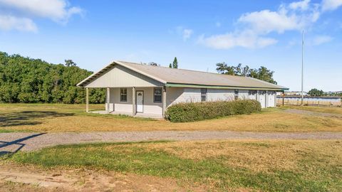 Photo of 3305 Lampp Road, Plant City, FL 33565 (MLS # TB8449245)