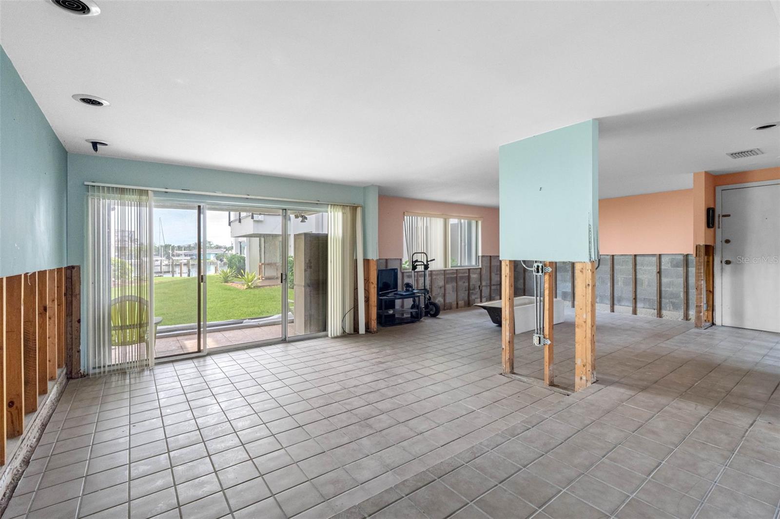 BAY ISLAND CONDO ISLAND ESTATES - Residential