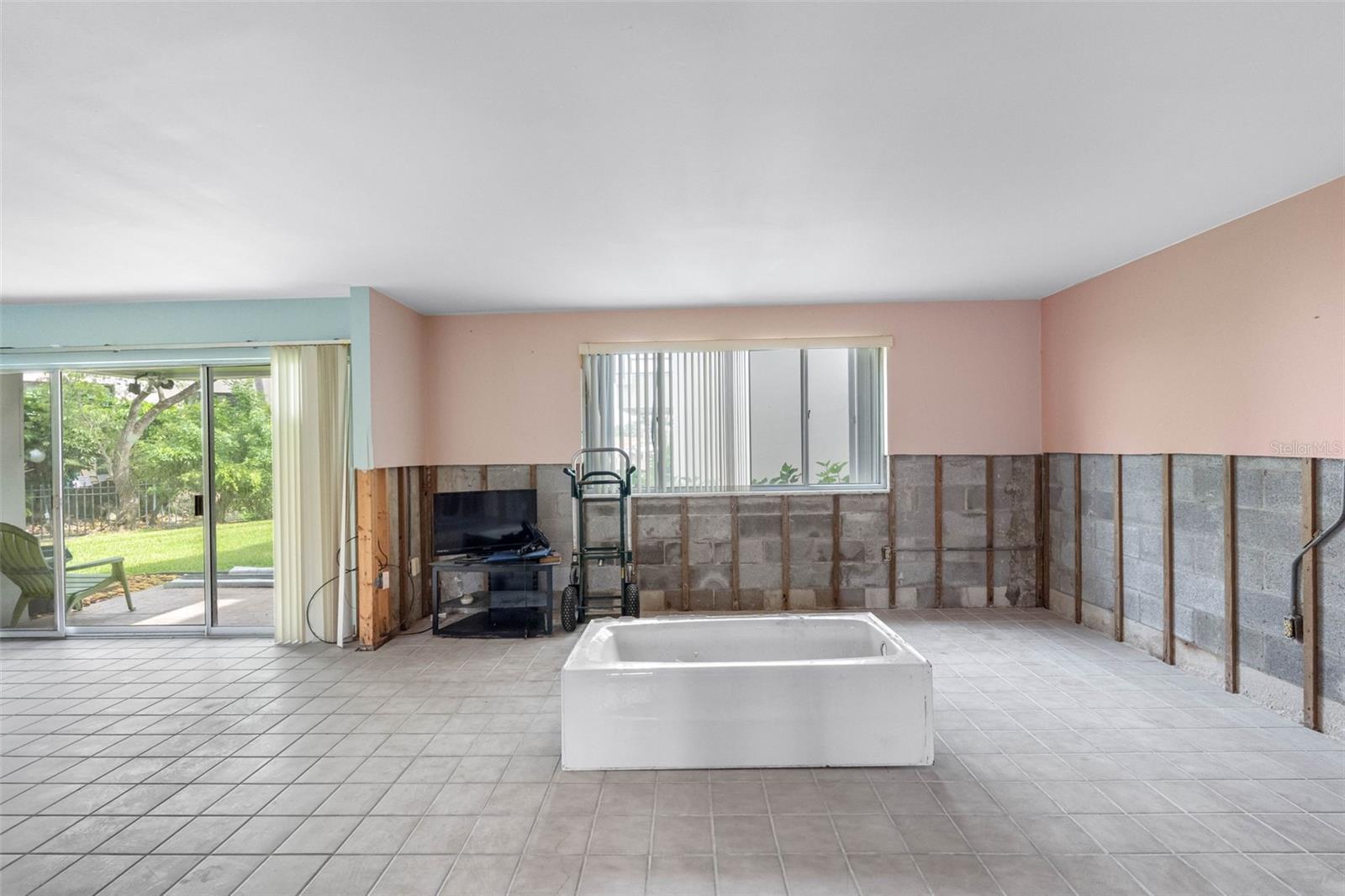 311 ISLAND WAY 104