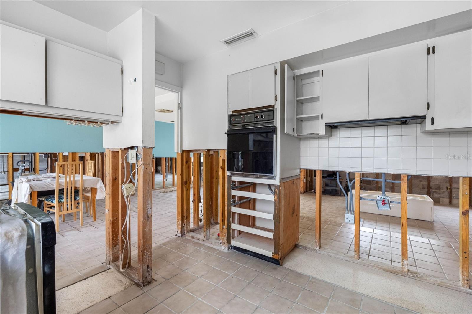 BAY ISLAND CONDO ISLAND ESTATES - Residential