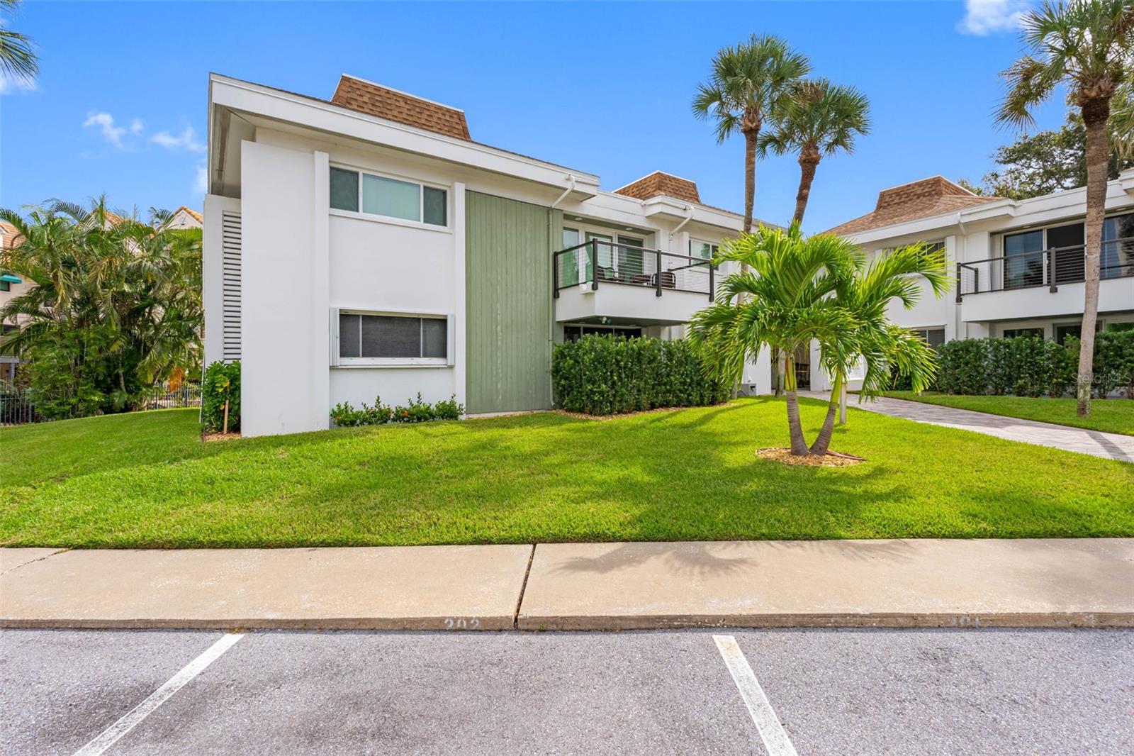 BAY ISLAND CONDO ISLAND ESTATES - Residential