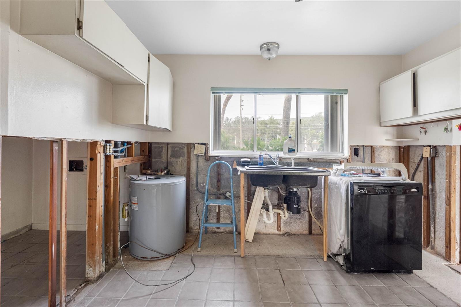 BAY ISLAND CONDO ISLAND ESTATES - Residential