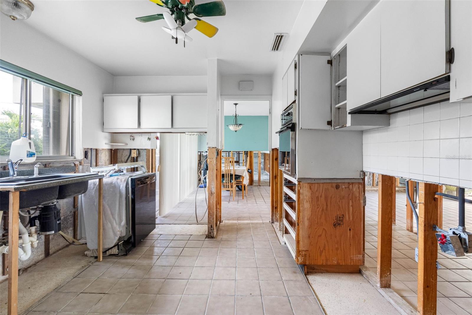 BAY ISLAND CONDO ISLAND ESTATES - Residential