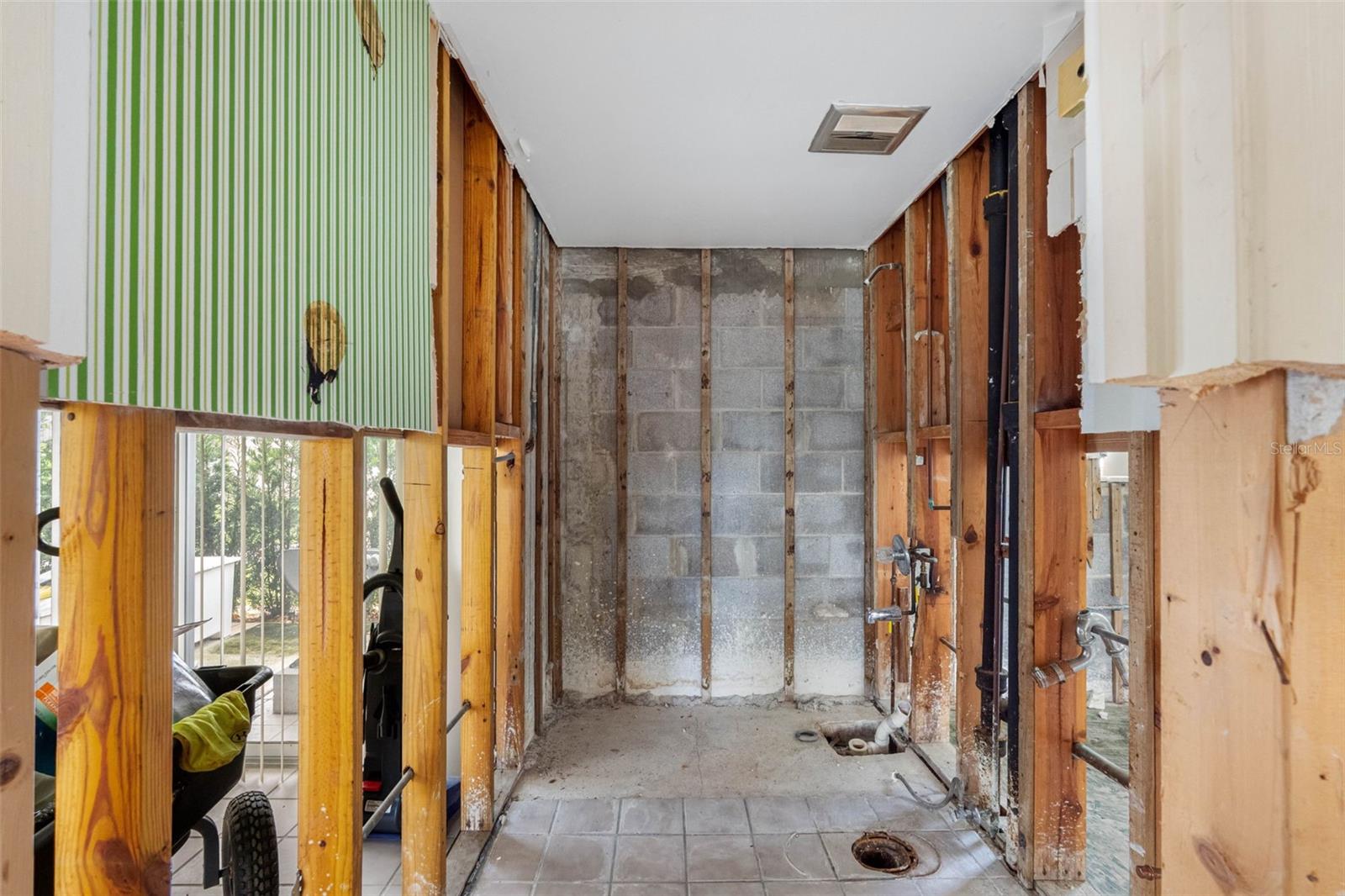 BAY ISLAND CONDO ISLAND ESTATES - Residential