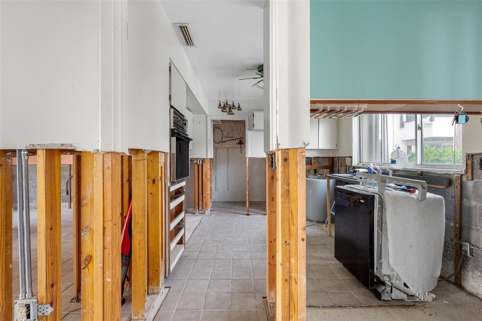 BAY ISLAND CONDO ISLAND ESTATES - Residential