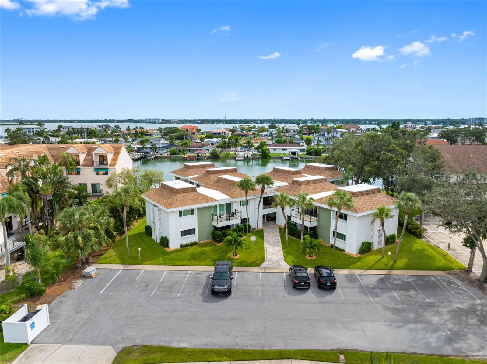 BAY ISLAND CONDO ISLAND ESTATES - Residential