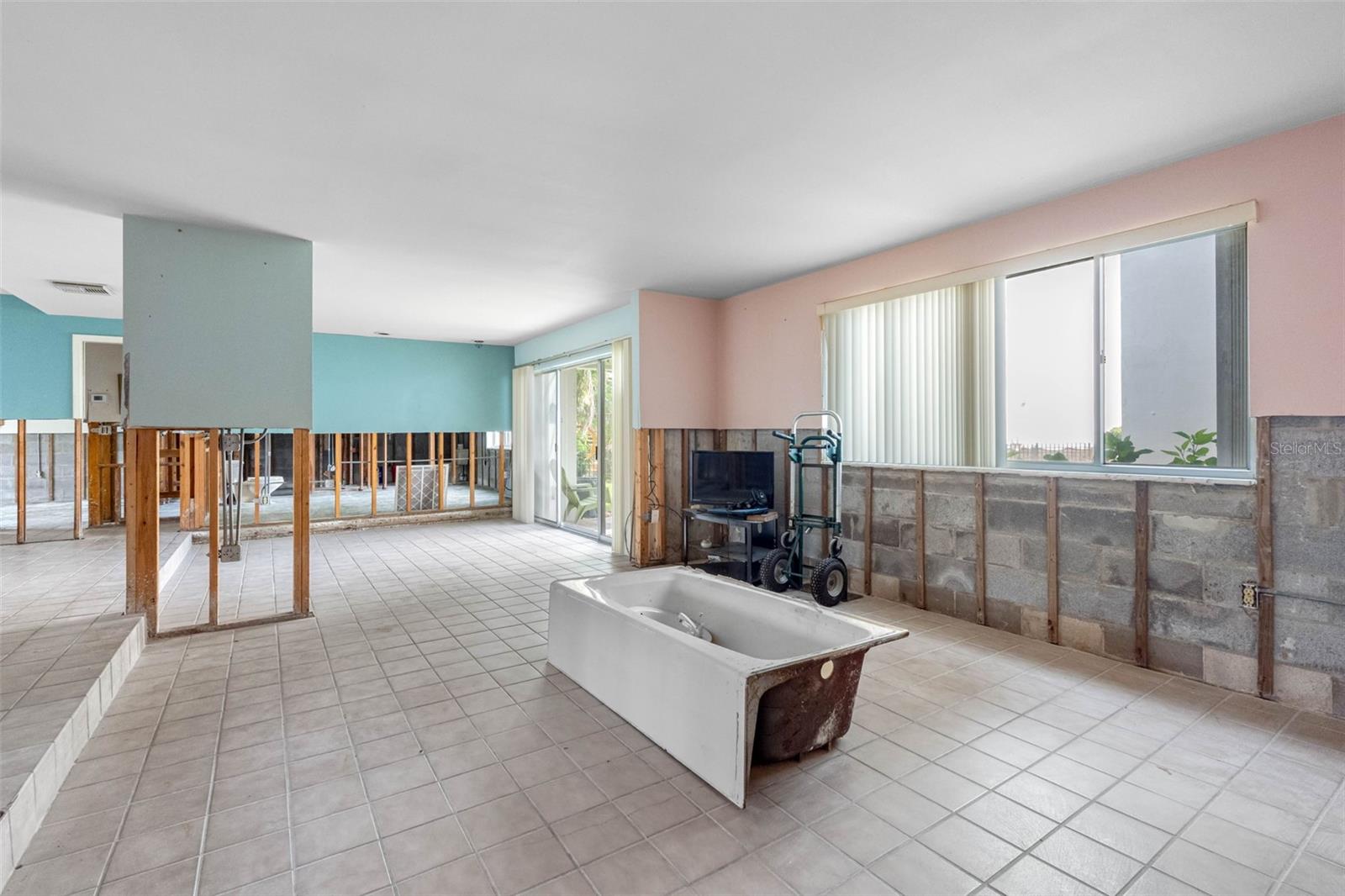 311 ISLAND WAY 104