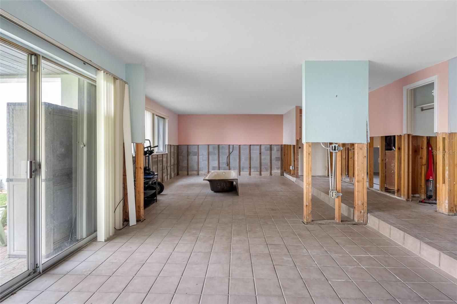 BAY ISLAND CONDO ISLAND ESTATES - Residential