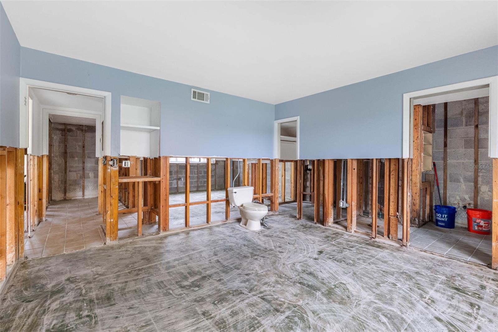 BAY ISLAND CONDO ISLAND ESTATES - Residential