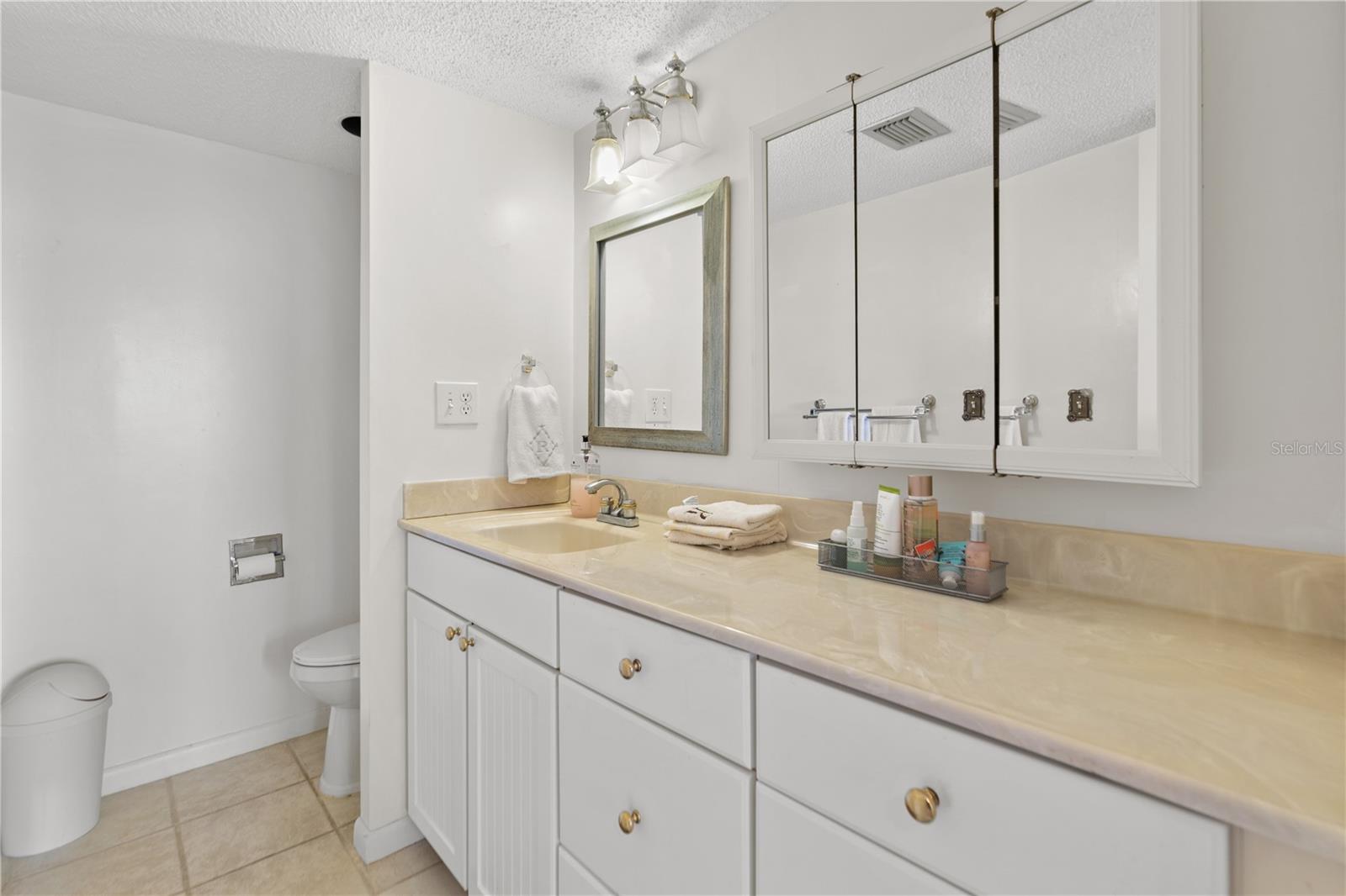 TREASURE ISLAND TENNIS & YACHT CLUB - Residential