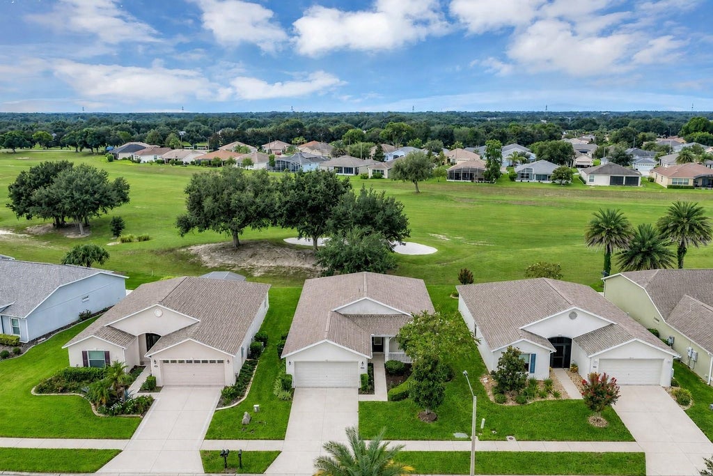 Photo of 27131 Roanoke Drive, Leesburg, FL 34748 (MLS # G5117170)