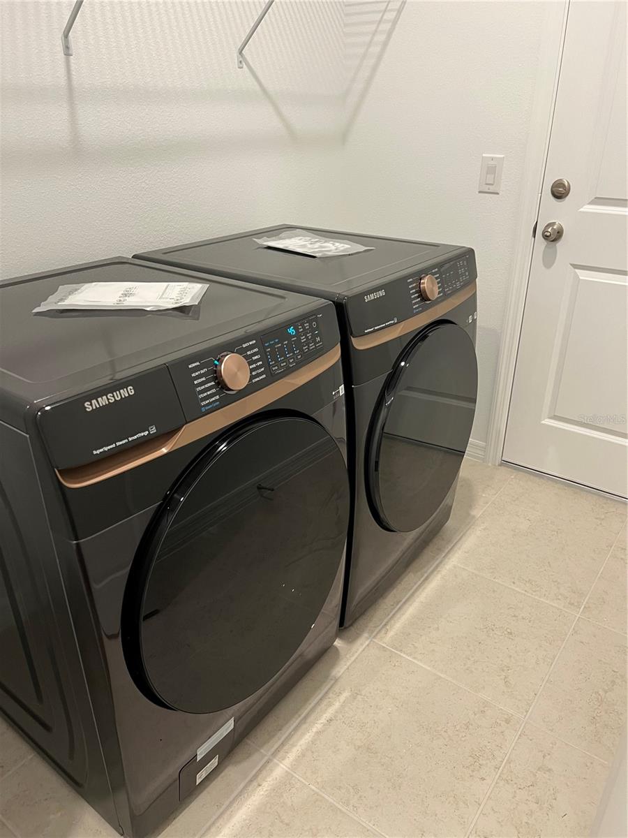 HILLS OF MINNEOLA - Residential Lease