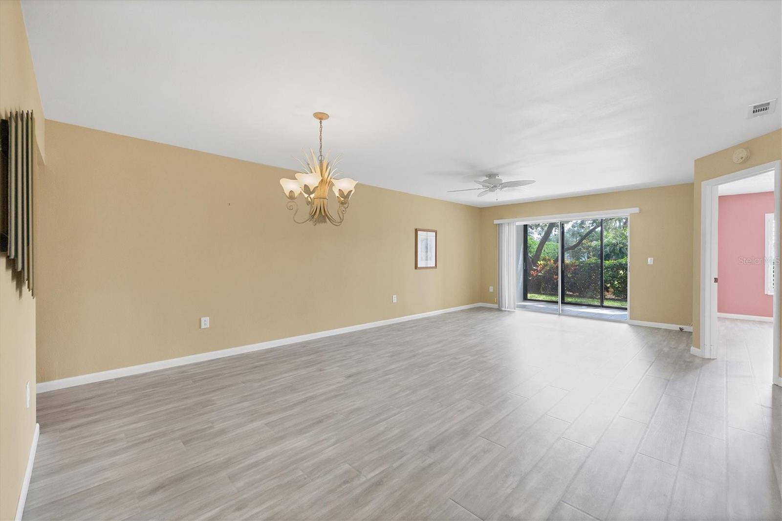 COUNTRY VILLAGE - Residential