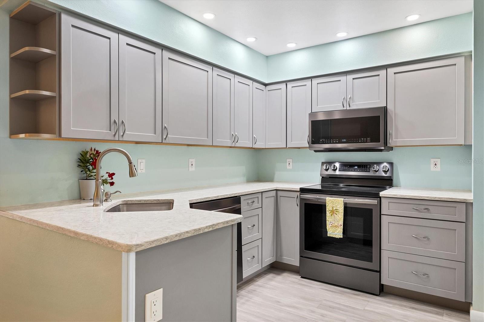 COUNTRY VILLAGE - Residential