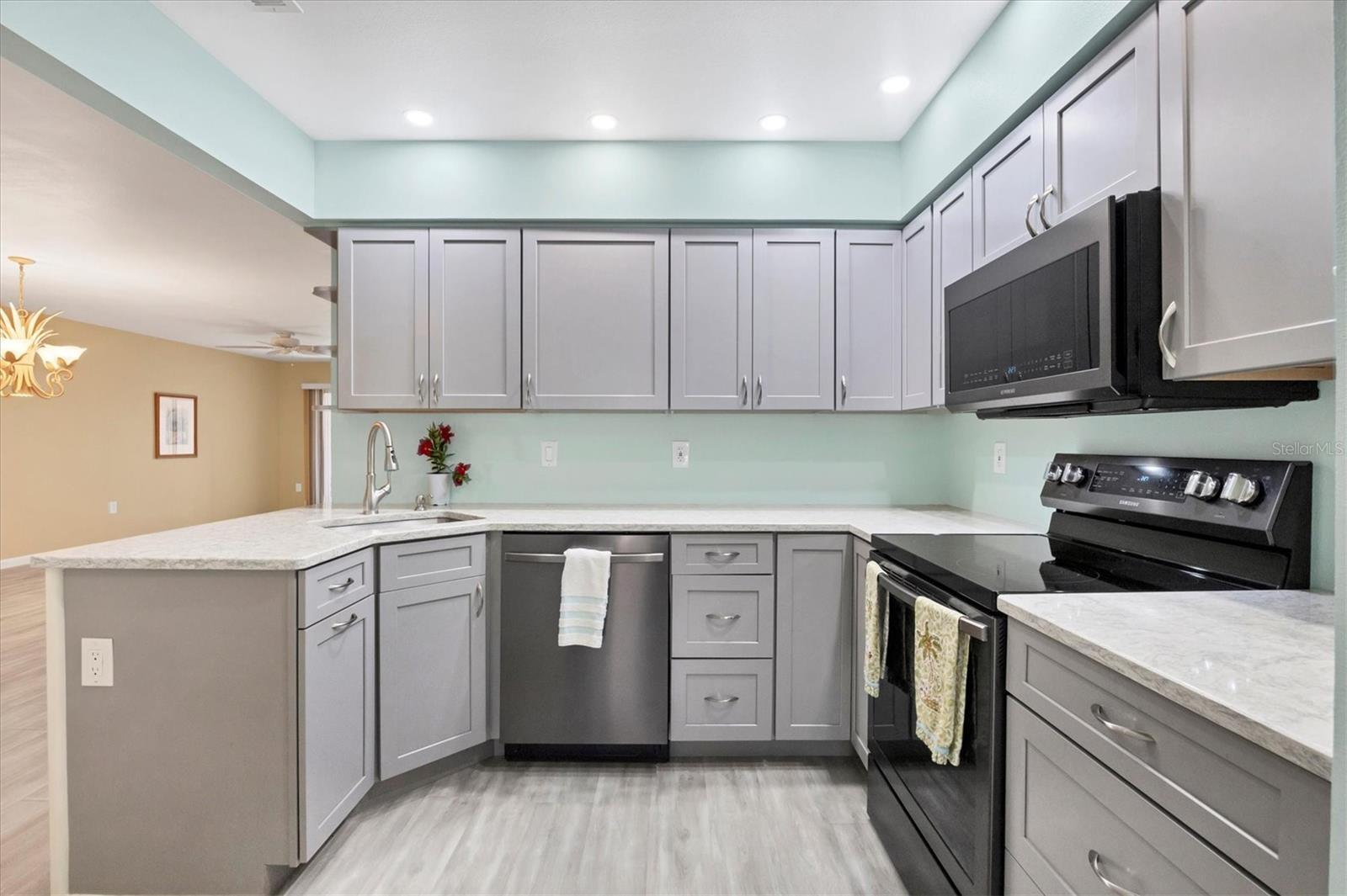 COUNTRY VILLAGE - Residential