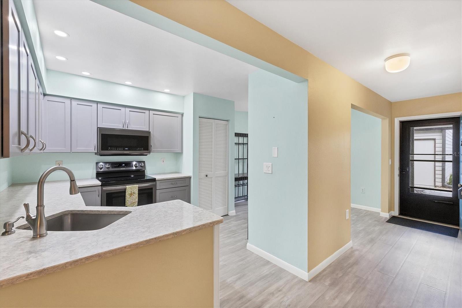 COUNTRY VILLAGE - Residential