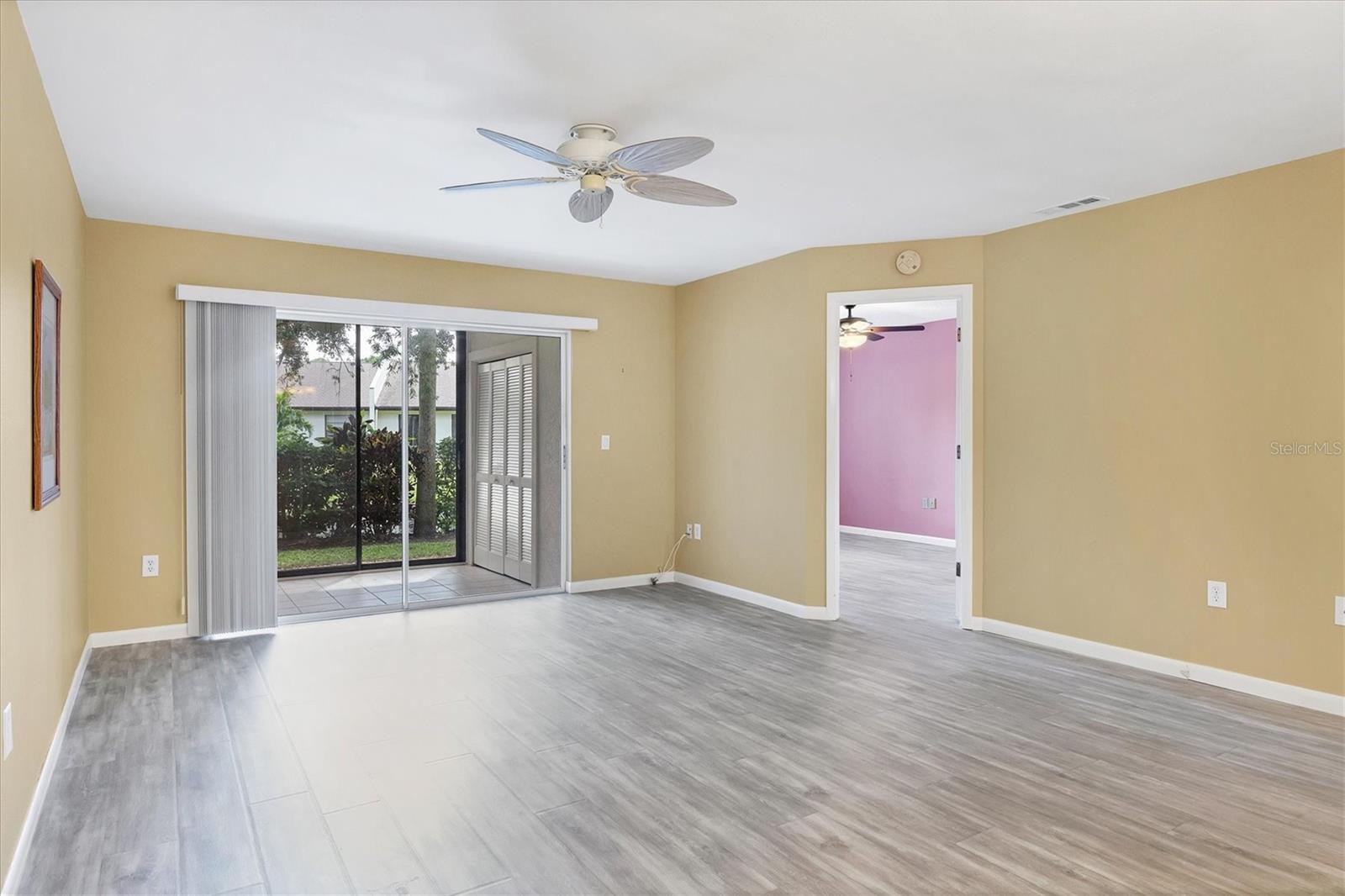 COUNTRY VILLAGE - Residential