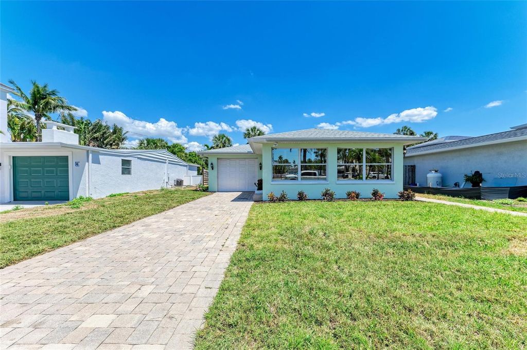 Photo of 148 N Blvd Of The Presidents, Sarasota, FL 34236 (MLS # A4648532)