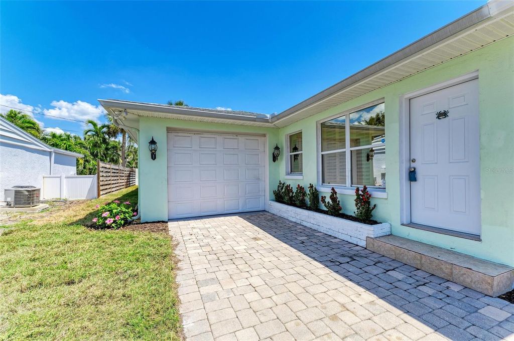 Photo of 148 N Blvd Of The Presidents, Sarasota, FL 34236 (MLS # A4648532)