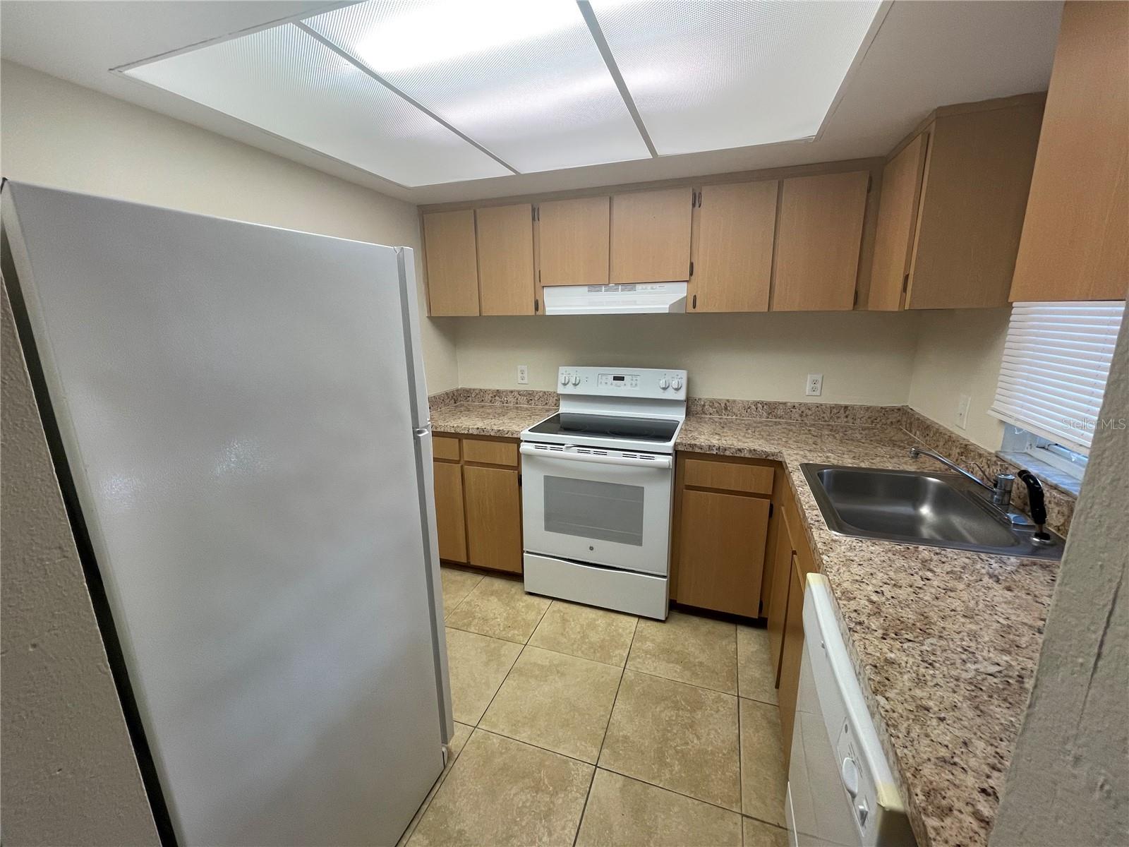 584 FAIRWAYS LANE F102