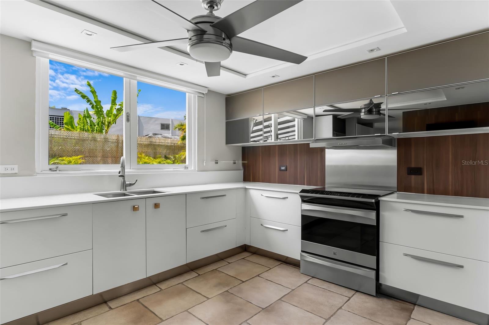 EXT. ALTURAS DE SAN PATRICIO - Residential Lease