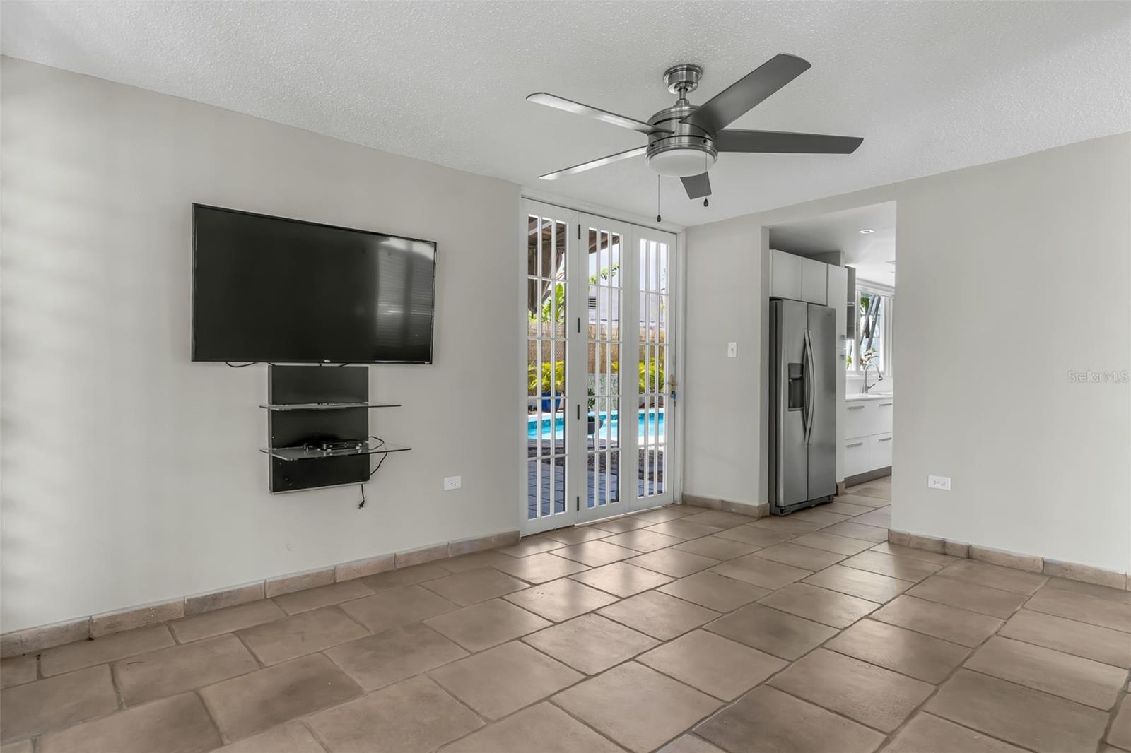 EXT. ALTURAS DE SAN PATRICIO - Residential Lease