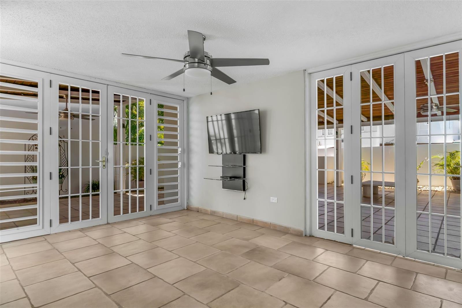 EXT. ALTURAS DE SAN PATRICIO - Residential Lease