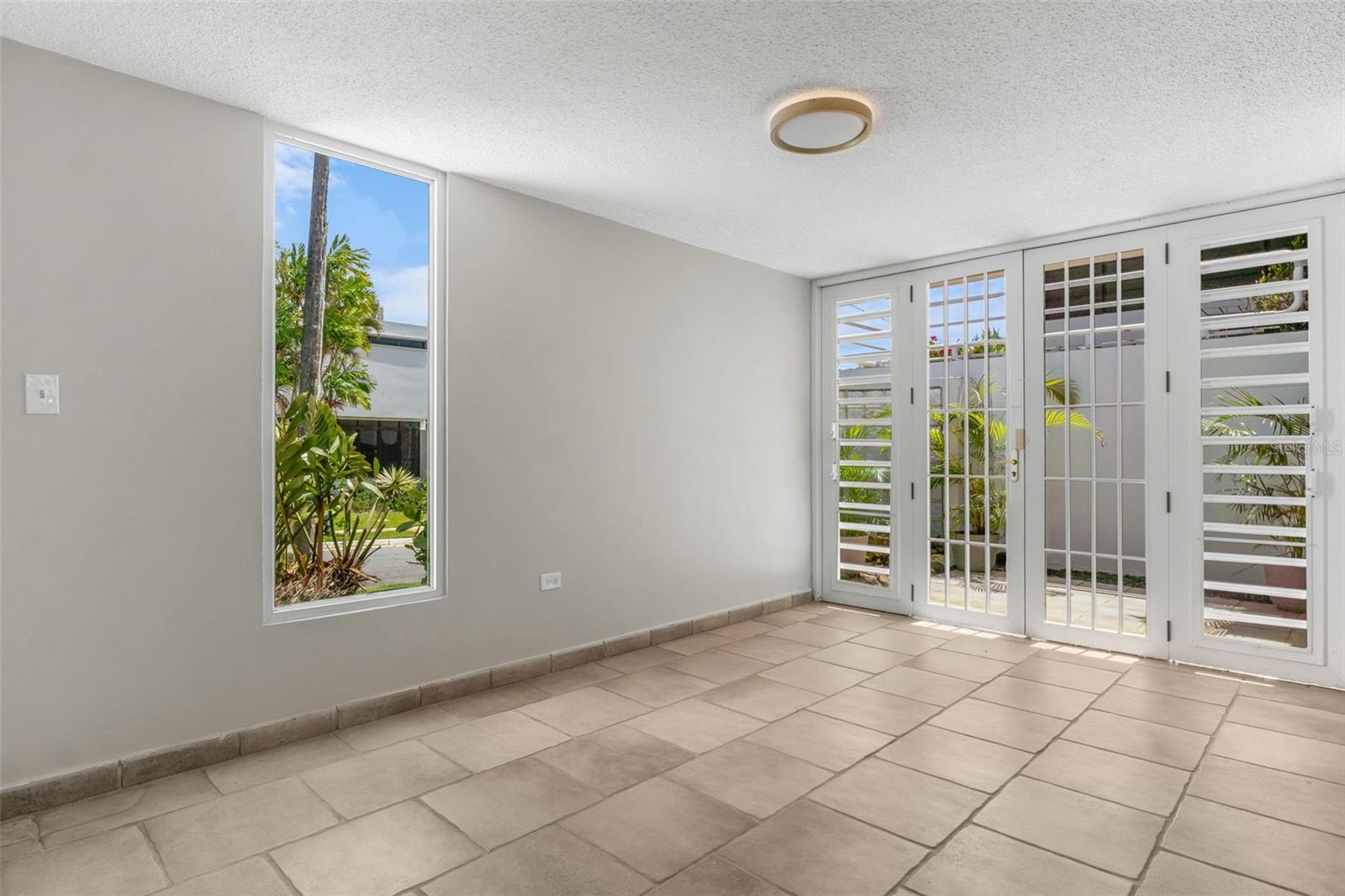 EXT. ALTURAS DE SAN PATRICIO - Residential Lease