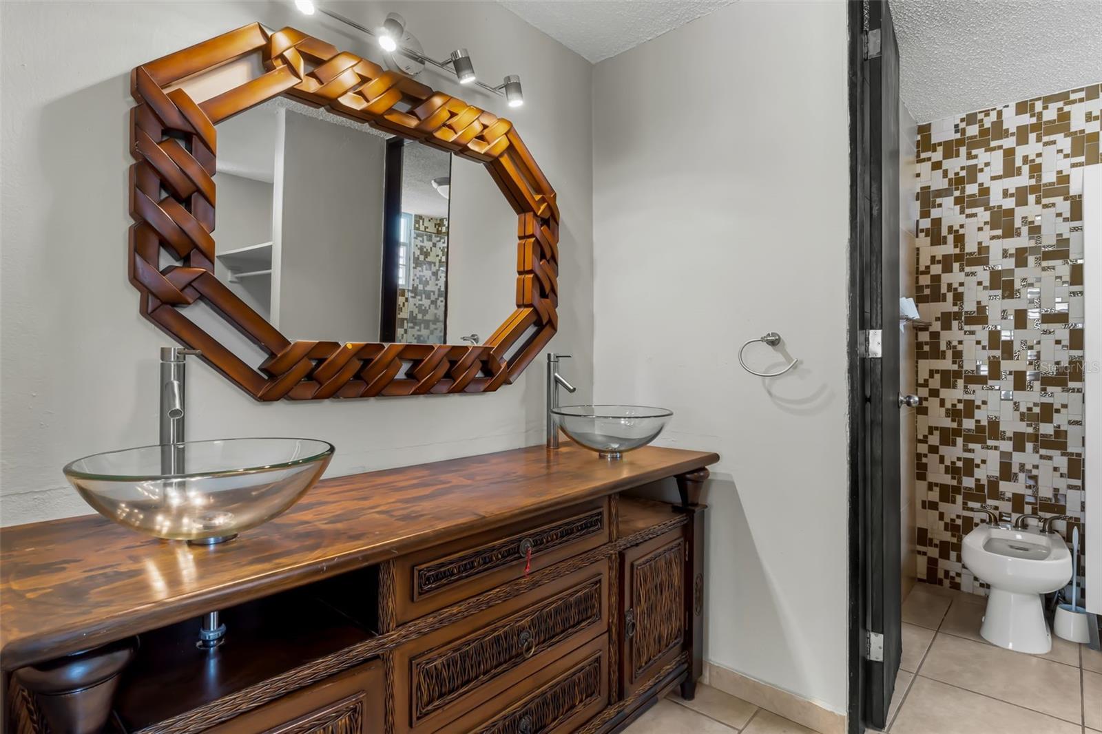 EXT. ALTURAS DE SAN PATRICIO - Residential Lease