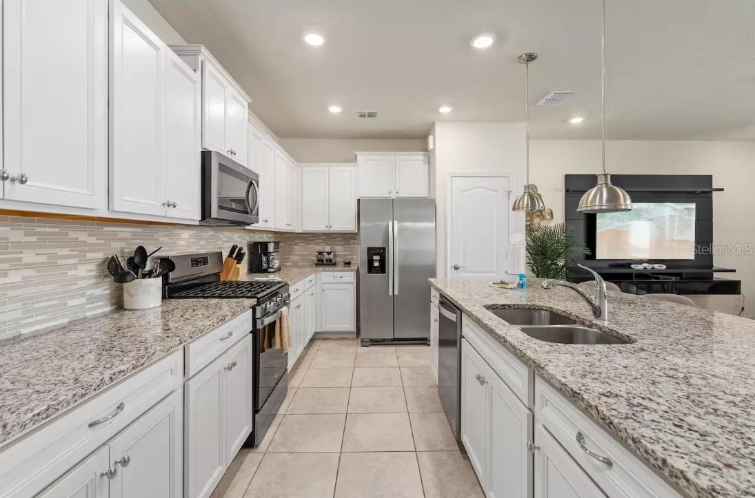 7577 OAK SPRING LANE