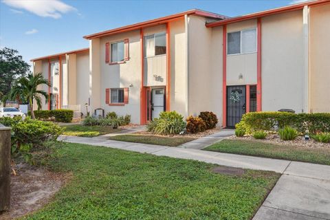 Photo of 5812 16th Lane S #3, St Petersburg, FL 33712 (MLS # O6354784) Photo of 5812 16th Lane S #3, St Petersburg, FL 33712 (MLS # O6354784)