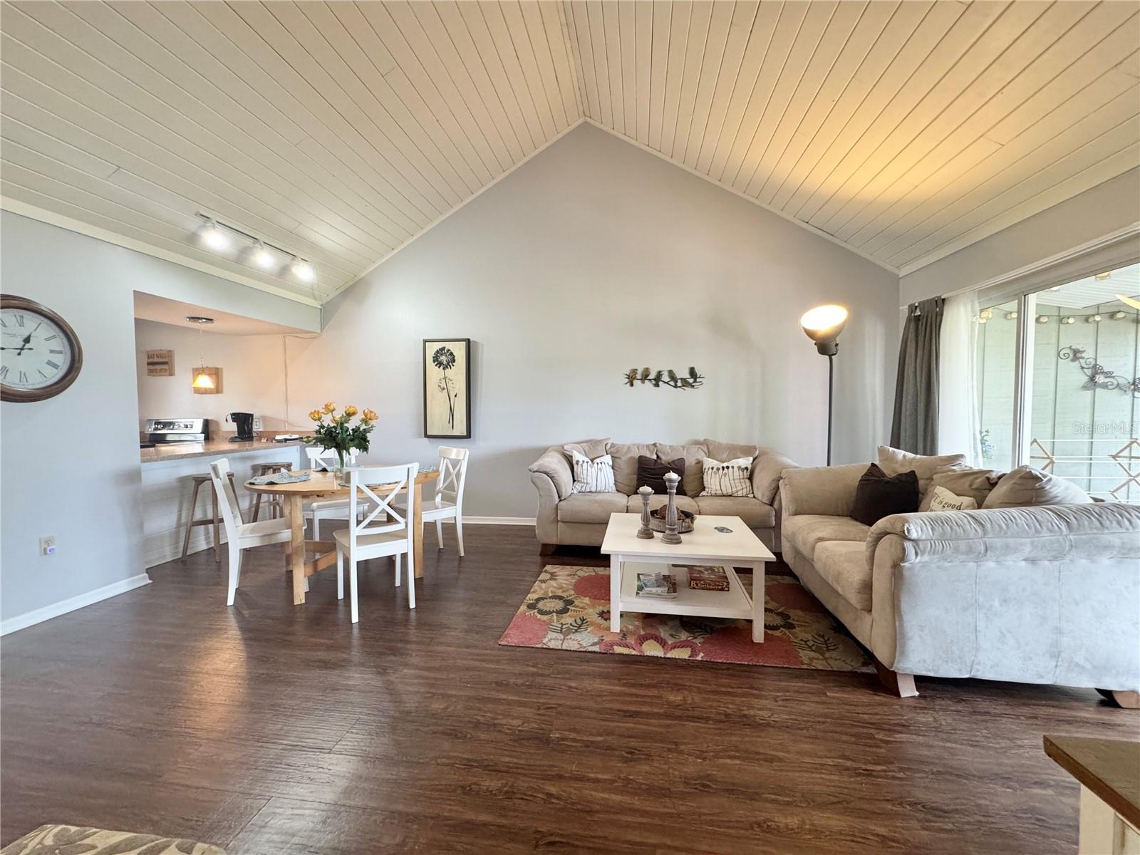 1106 VILLA LANE 81