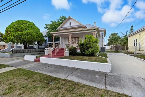 Photo of 2511 W Abdella Street, Tampa, FL 33607 (MLS # TB8435272)