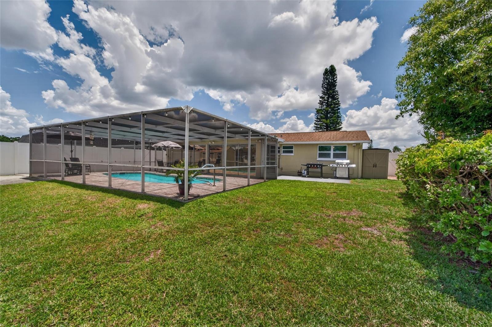ALOHA GARDENS - Residential