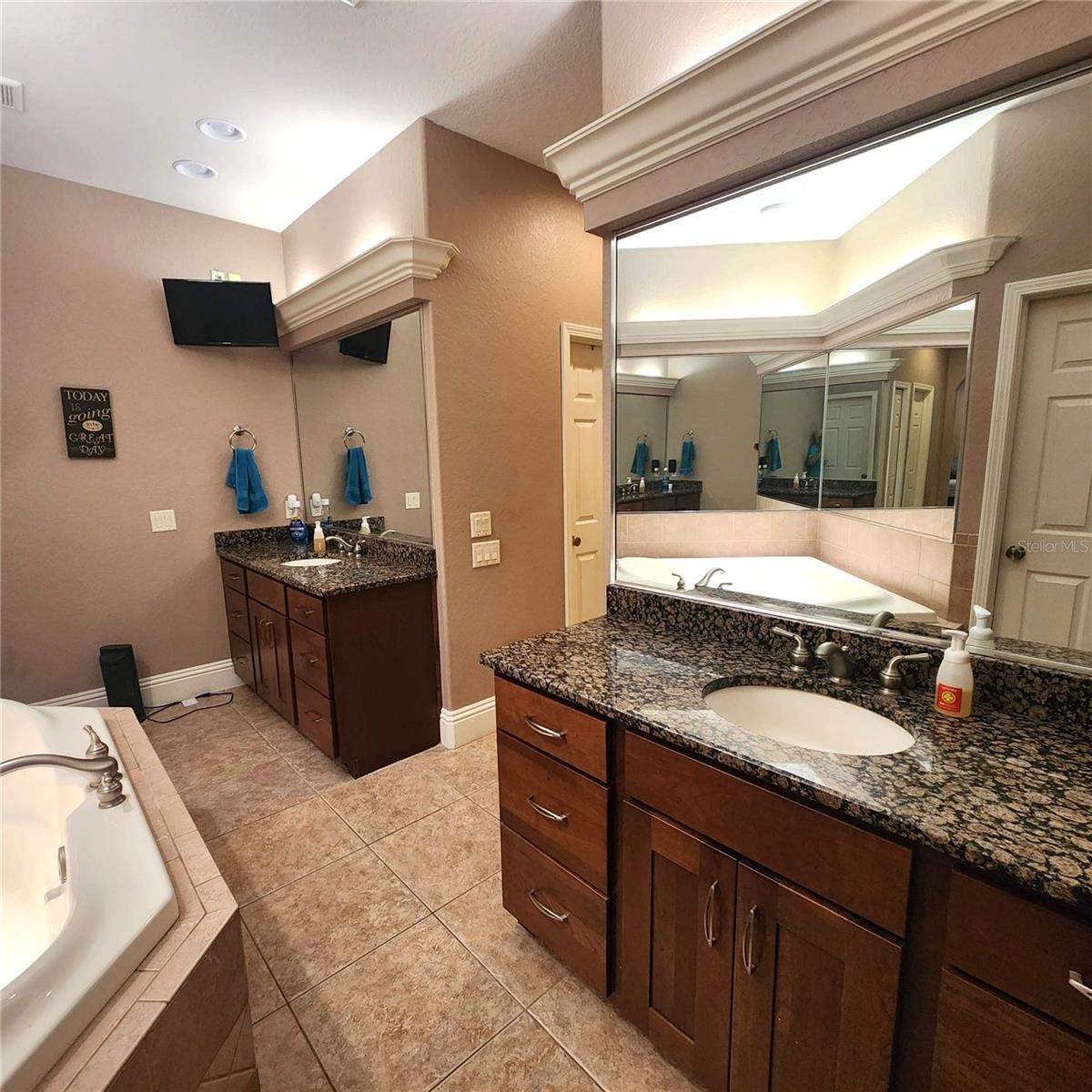 KINSLEY COURT - Residential