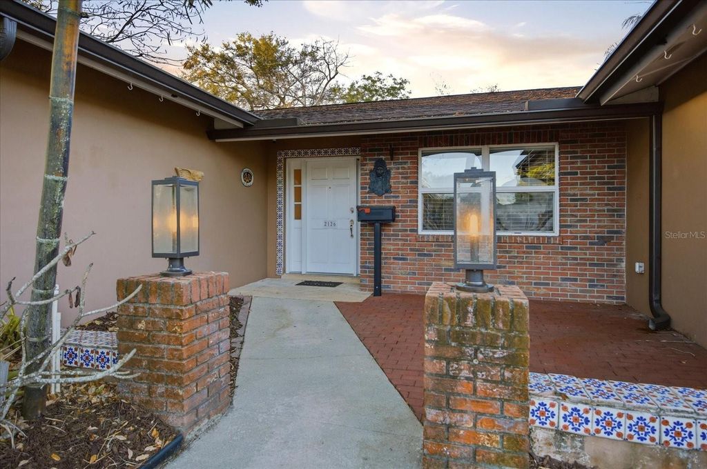 Photo of 2126 N Hampton Circle, Winter Park, FL 32792 (MLS # O6391716)