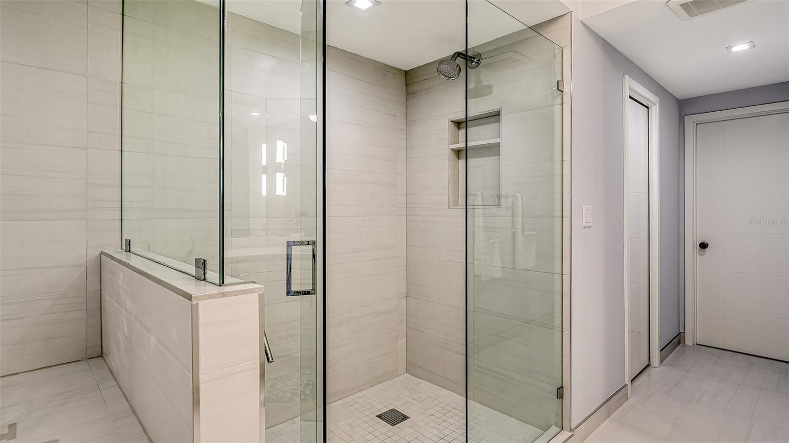 GRAND BAY 1 - Residential Lease