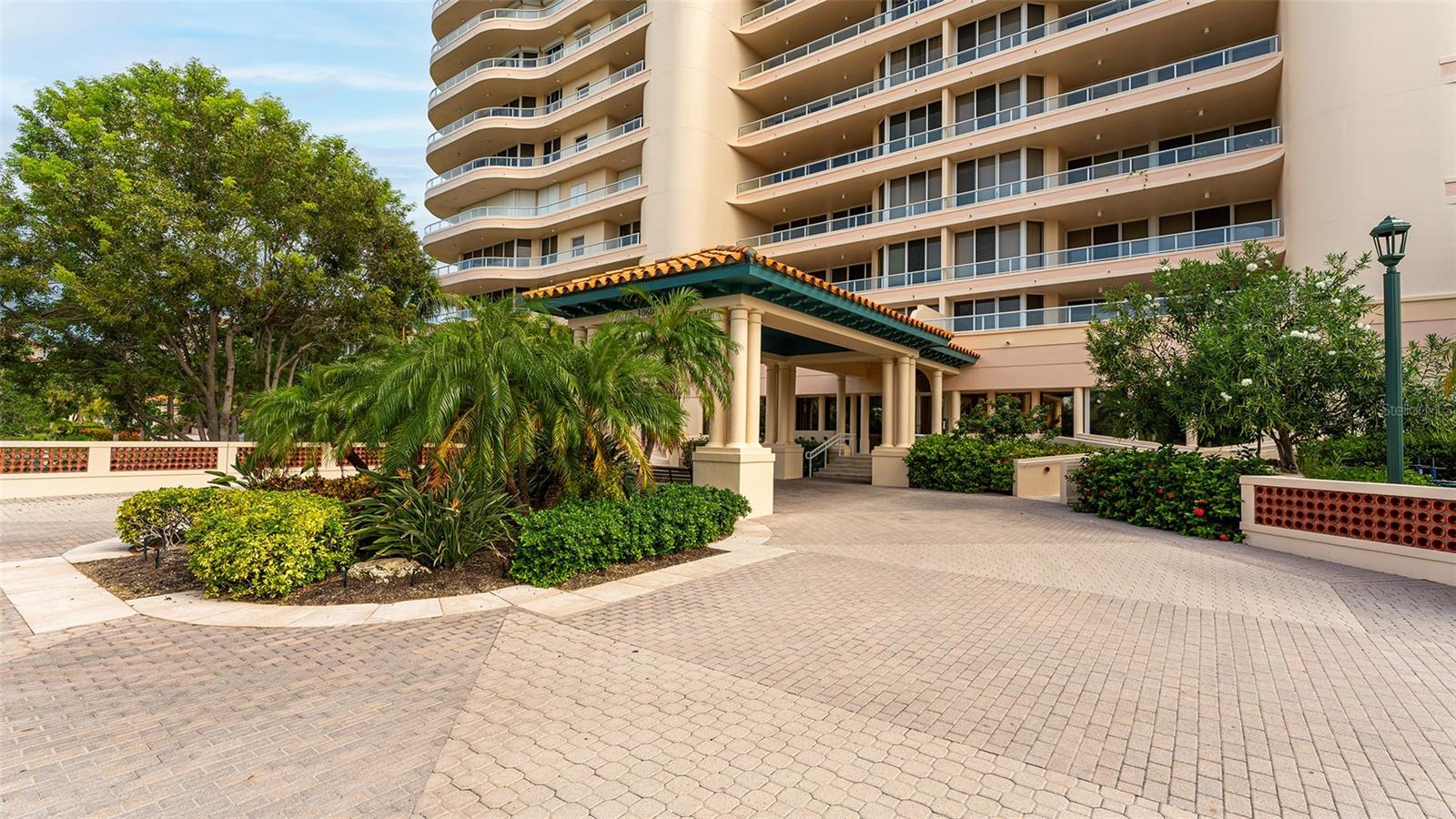 GRAND BAY 1 - Residential Lease