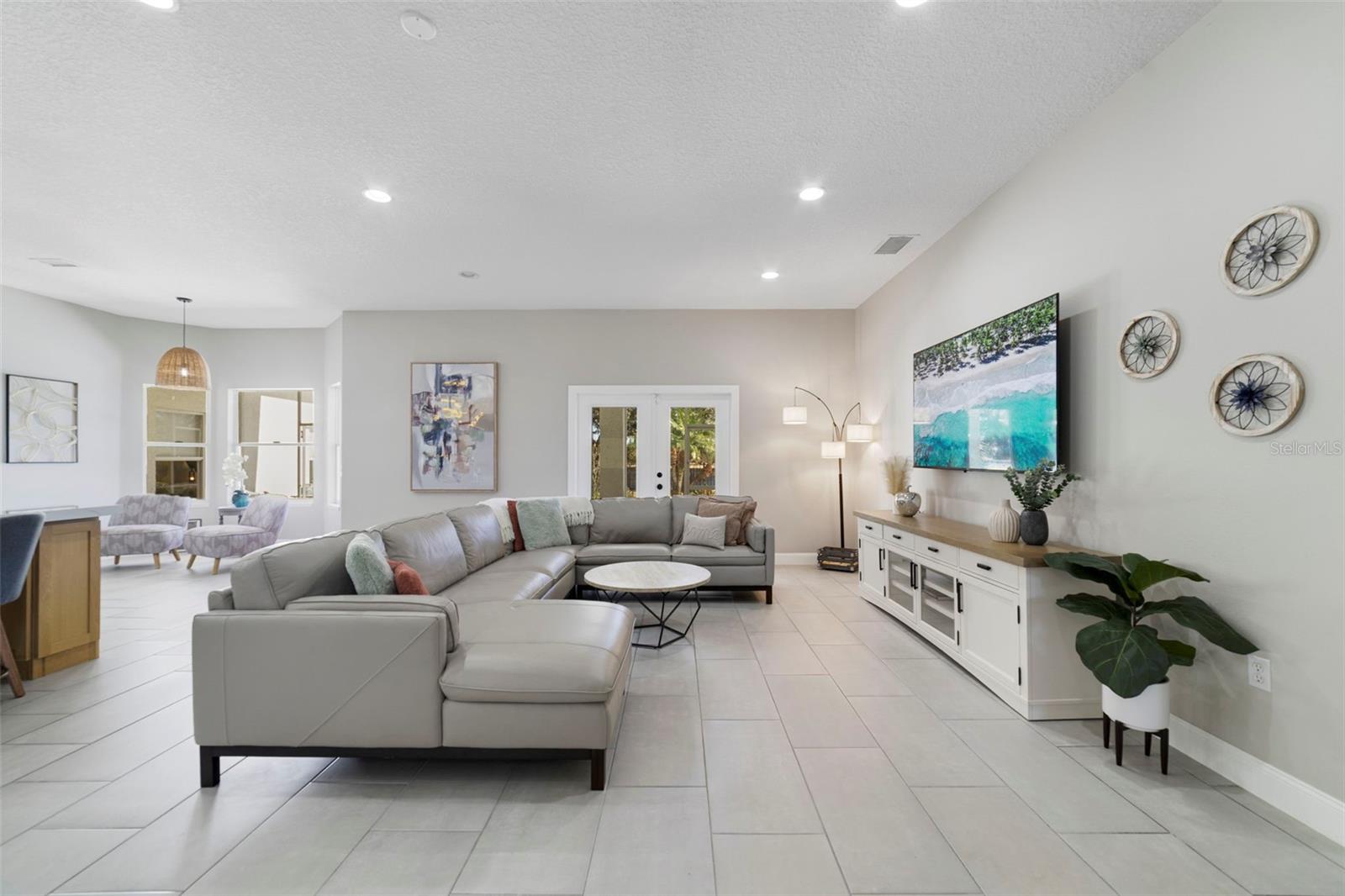 HIDDEN OAKS - Residential