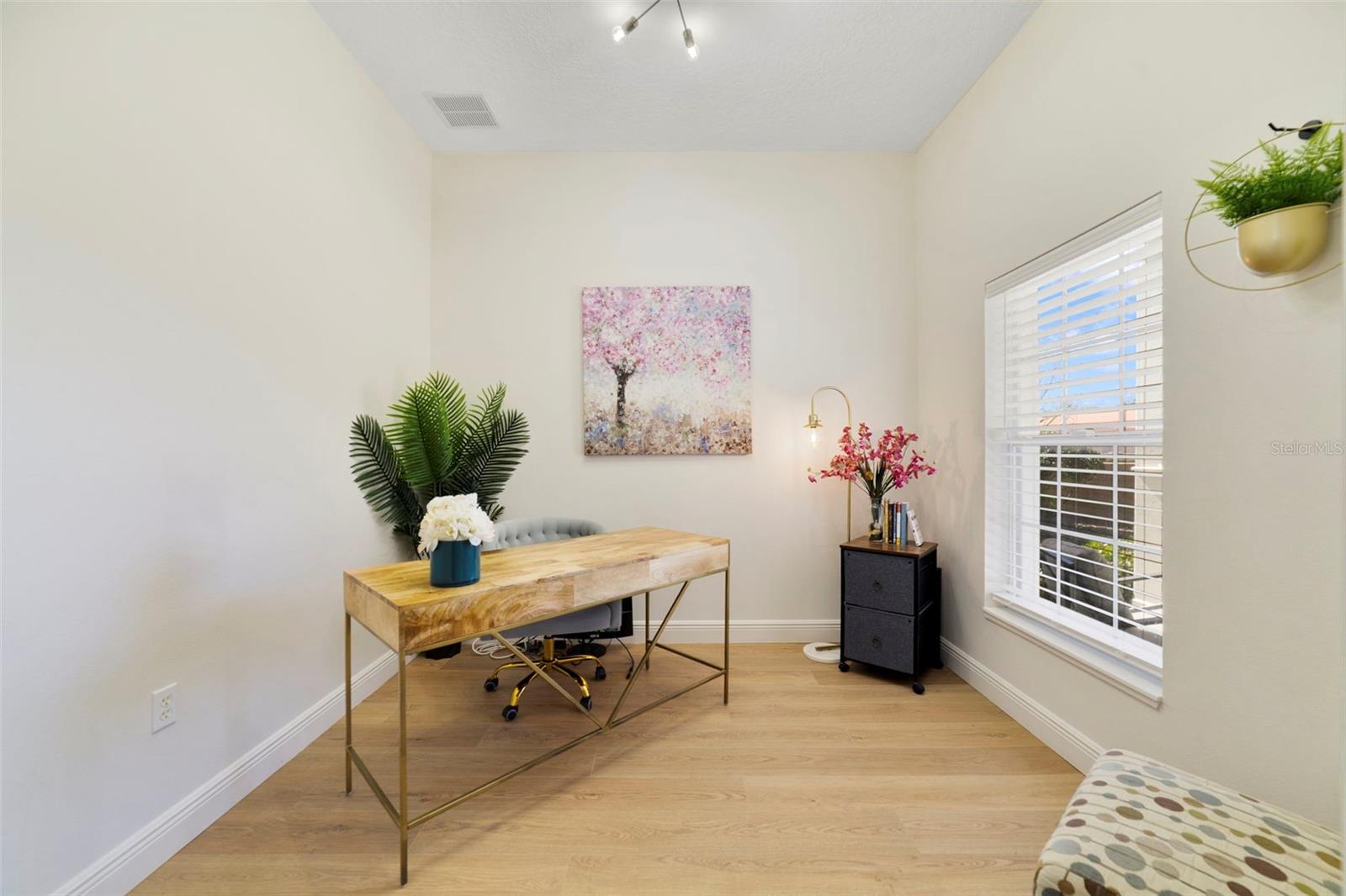 HIDDEN OAKS - Residential