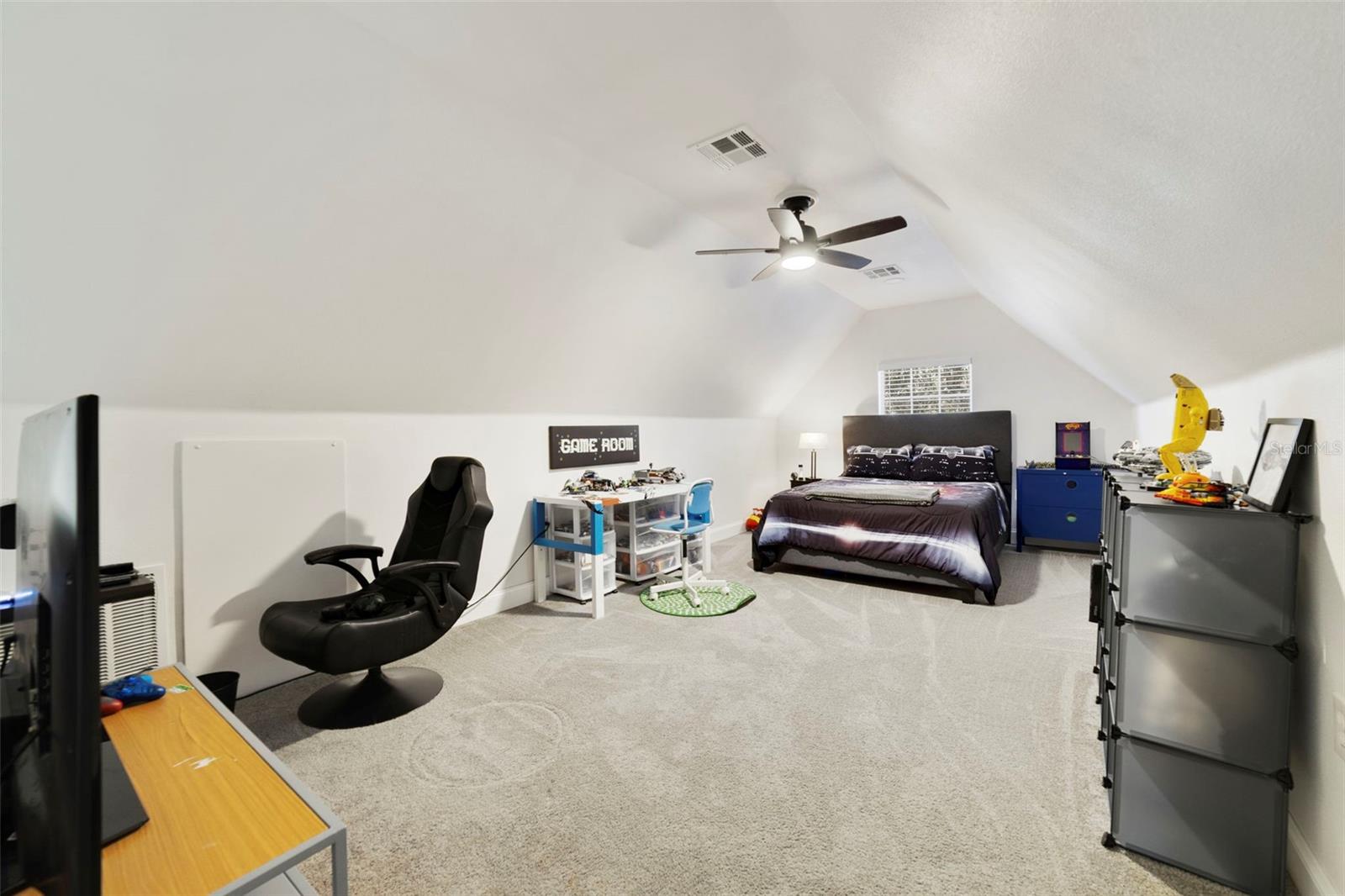 HIDDEN OAKS - Residential